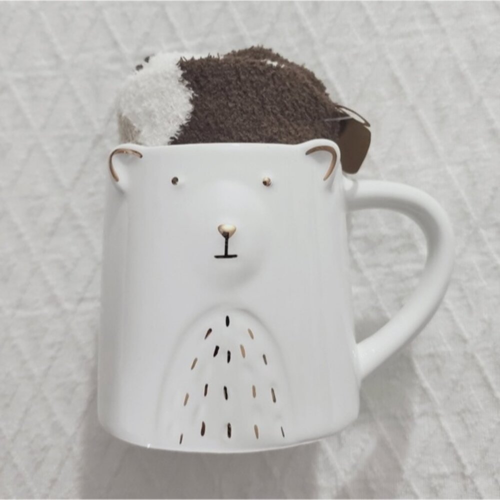 LIFE AT HOME- Polar Bear Gold/White Textured Mug With Cozy Socks